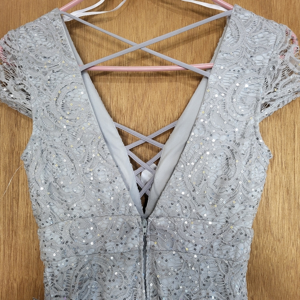 B. Darlin silver sequined v cut front, low cut back, prom/gown. Size 3/4 - Picture 6 of 16